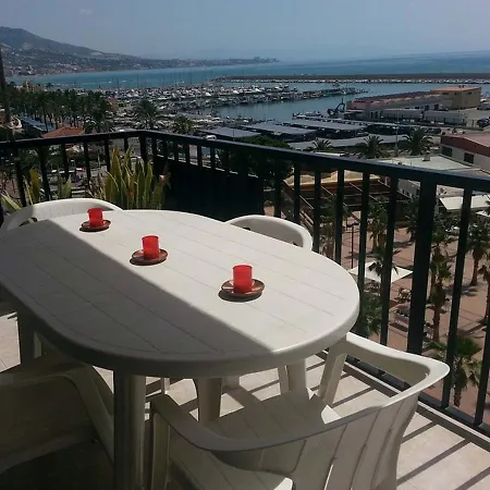 Апартаменты Inviting Apartment In Fuengirola - 100 M² With Sea View *