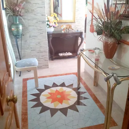 Inviting Apartment In Fuengirola - 100 M² With Sea View Фуэнхирола