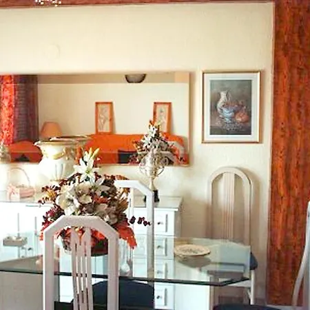 Inviting Apartment In Fuengirola - 100 M² With Sea View Апартаменты